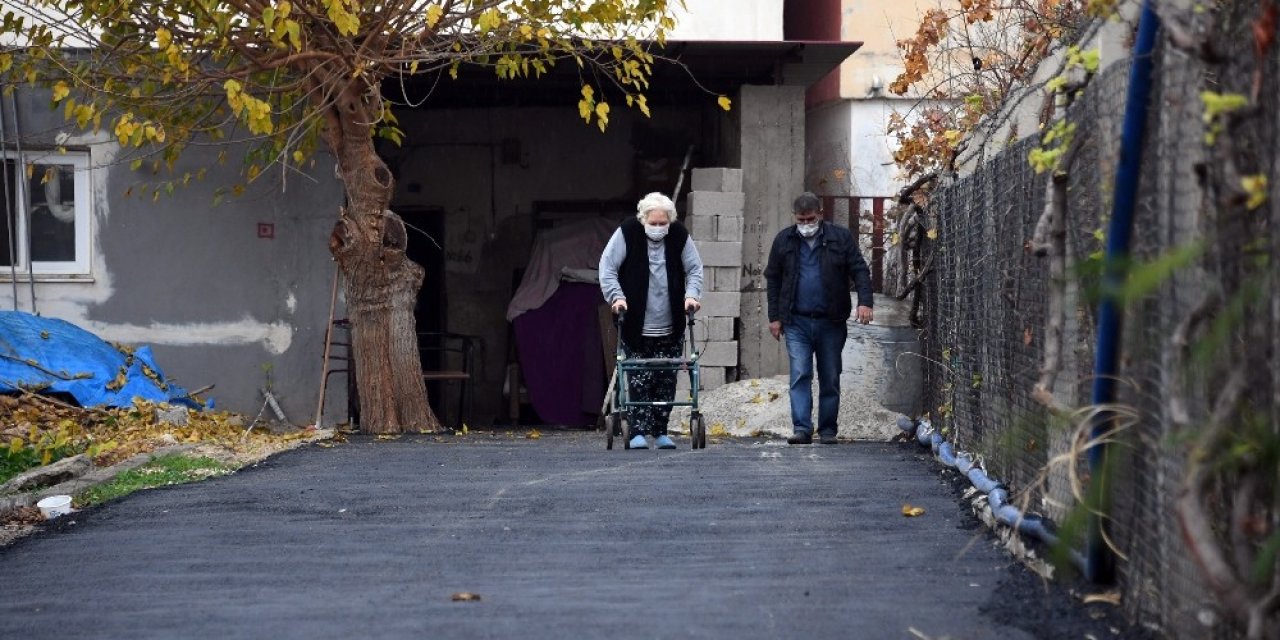 Yürüme Engelli Kadının Yol Engeli Ortadan Kaldırıldı