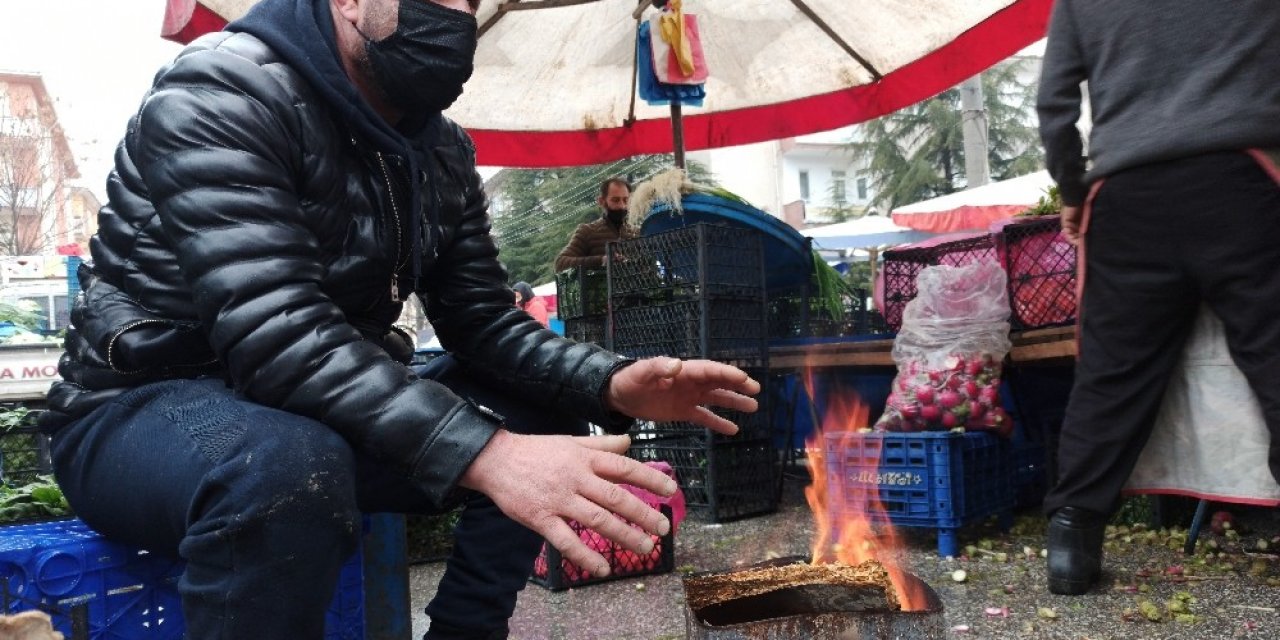 Pazar Esnafının Soğukla Mücadelesi