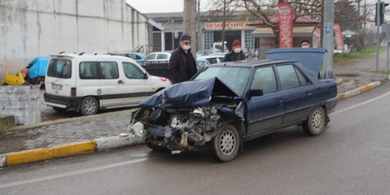 Çarşamba’da Trafik Kazası: 2 Yaralı