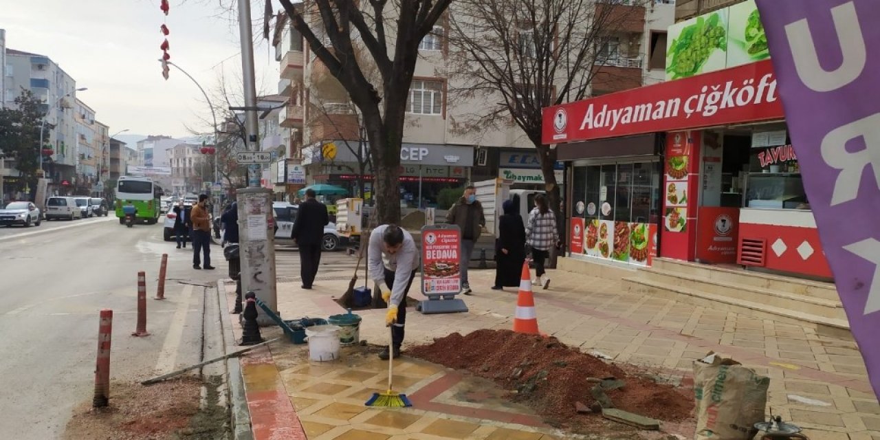 Körfez’de Bozulan Parke Taşları Yenileniyor
