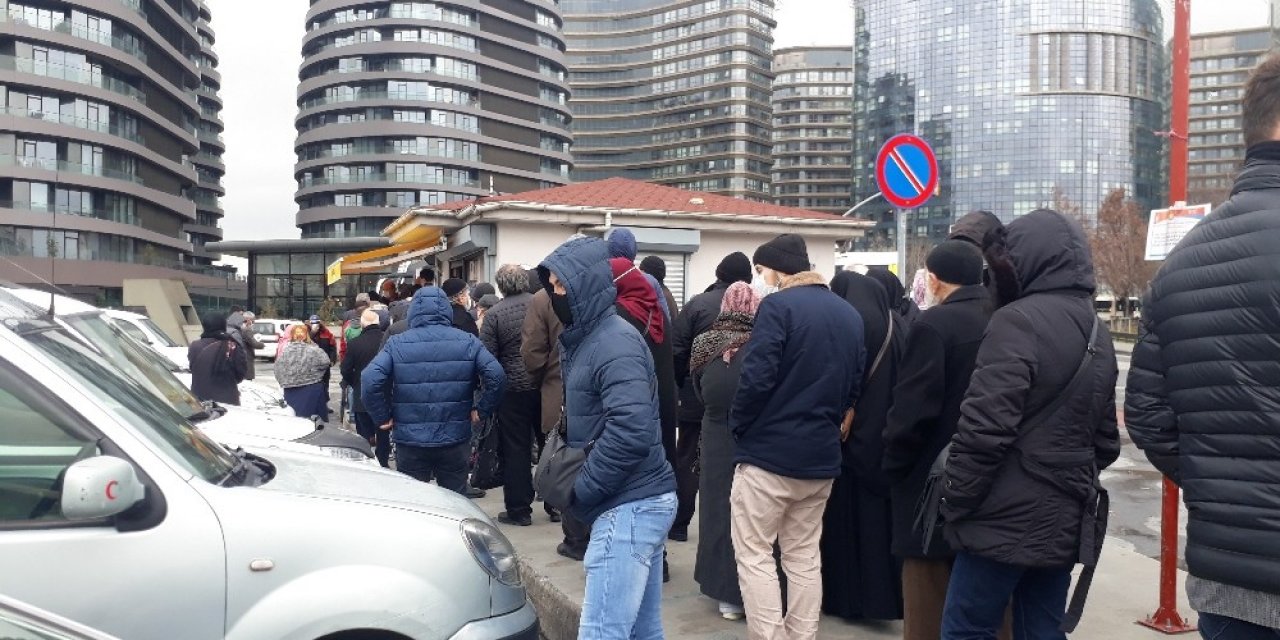 Vatandaşlar Hes Kodu Kuyruğuna İsyan Etti