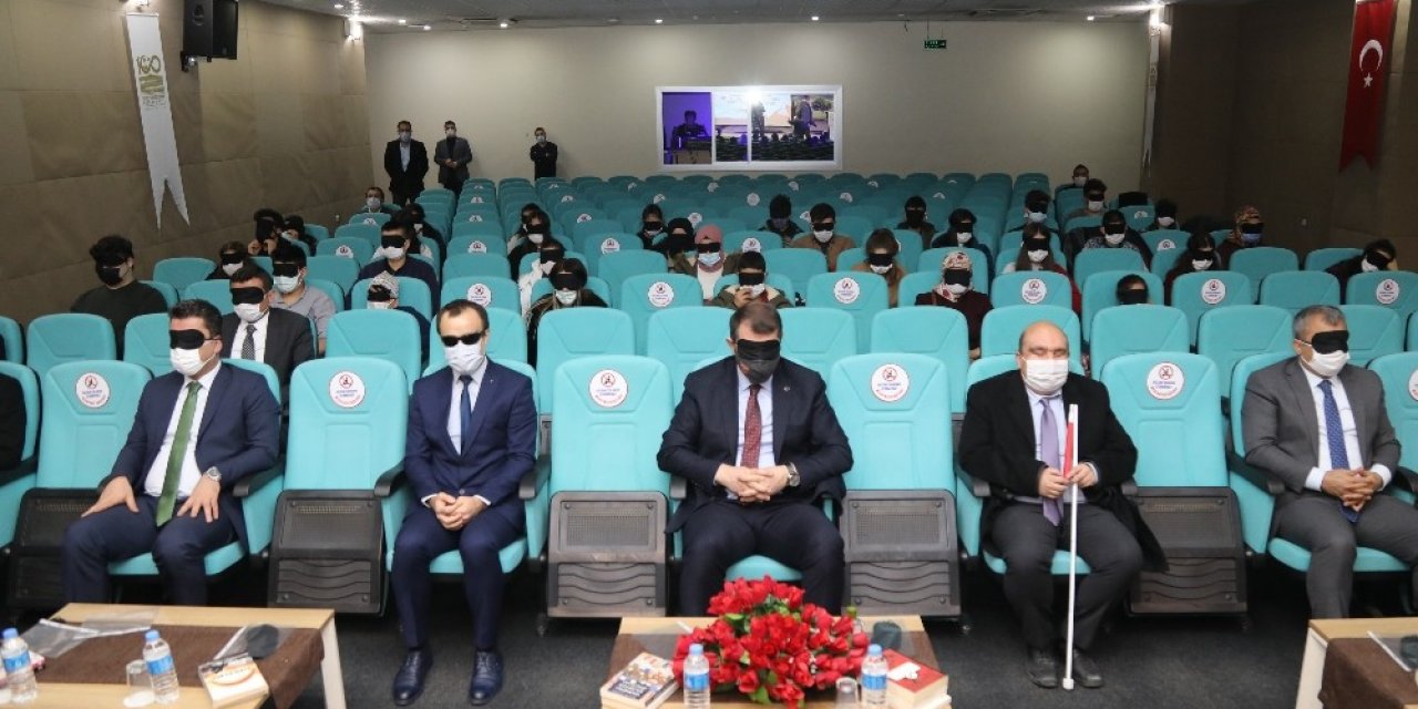 Görme Engellileri Anlamak İçin Gözlerini Kapattılar