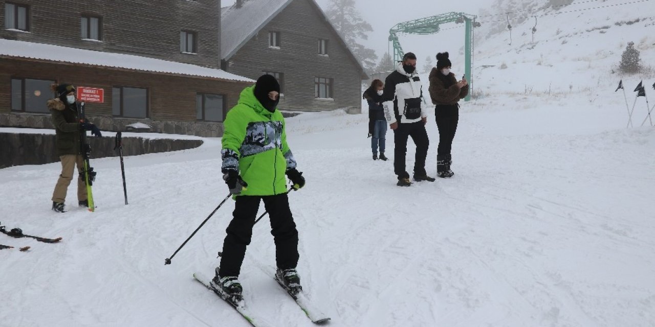 Kartalkaya’da Kar Yağışı Pistleri Doldurdu