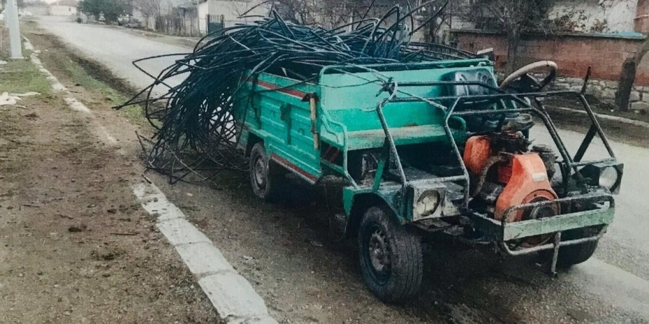 Direğe Gücü Yetmeyince Parçalarını Çaldı