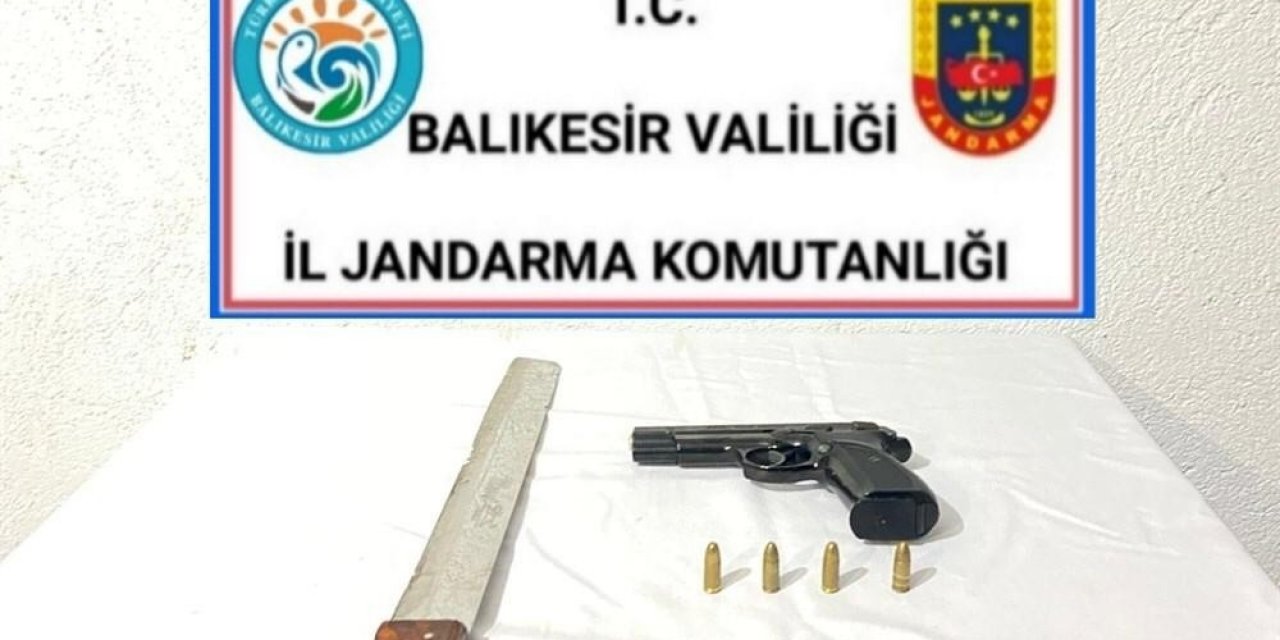 Balıkesir’de Jandarma 30 Aranan Şahsı Yakaladı