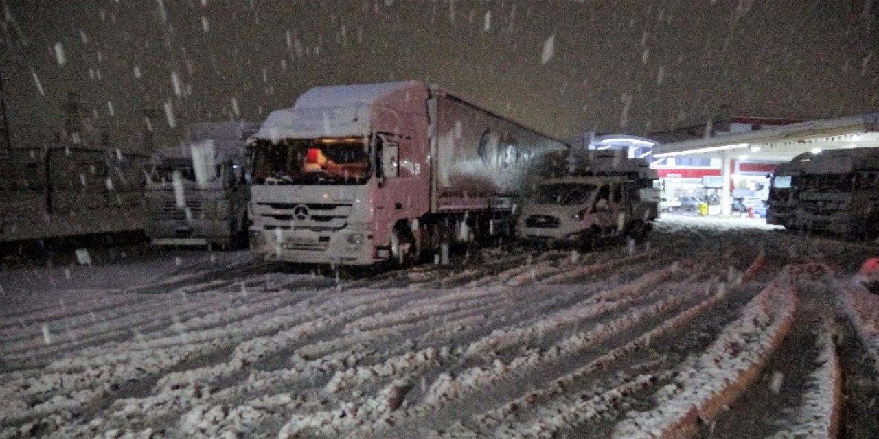 Tokat’ta Yoğun Kar Yağışı Ulaşımda Aksamalarda Neden Oldu