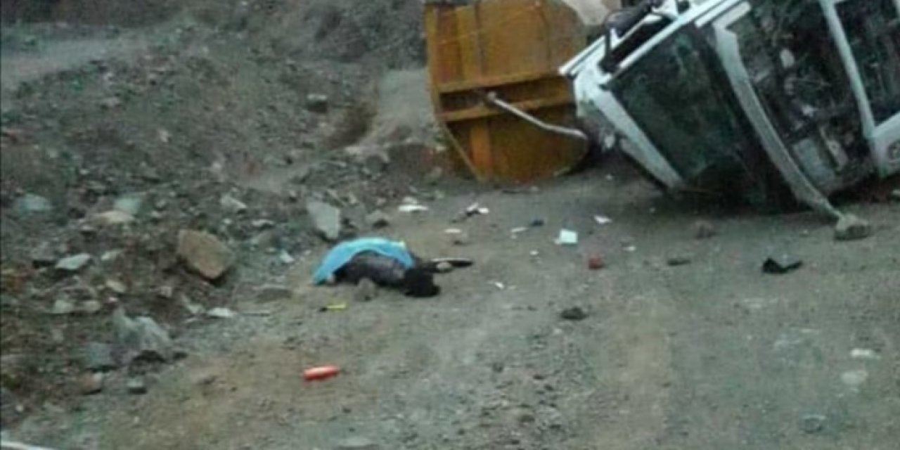 Şarampole Devrilen Tırın Sürücüsü Hayatını Kaybetti