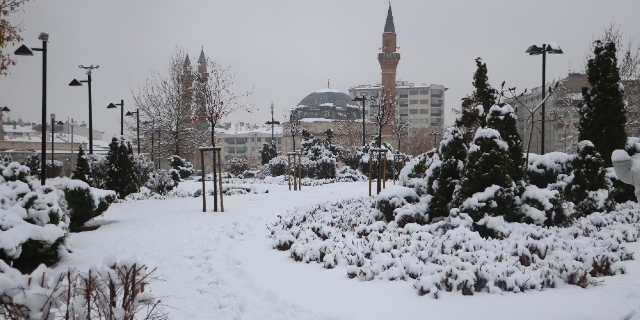 Sivas Beyaz Gelinliğini Giydi