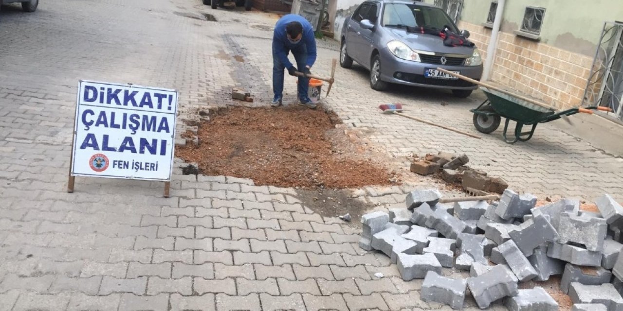 Soma’da Yol Onarım Çalışmaları Devam Ediyor