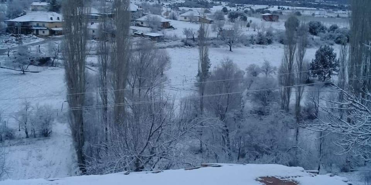 Çal’da Mevsimin İlk Karı Yağdı