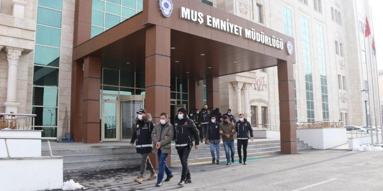 Ehliyet Sınavı İçin Kopya Düzeneği Hazırlayan Çete Çökertildi