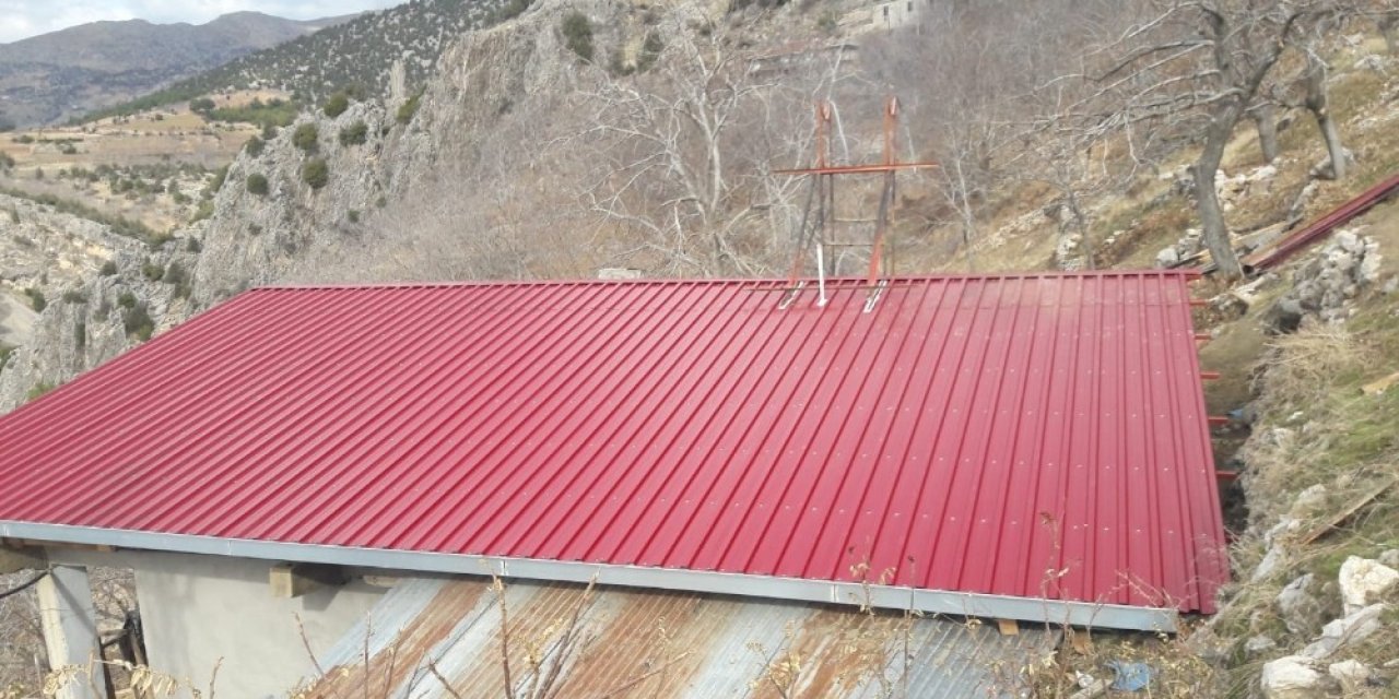 Yangında Zarar Gören Evin Çatısı Onarıldı