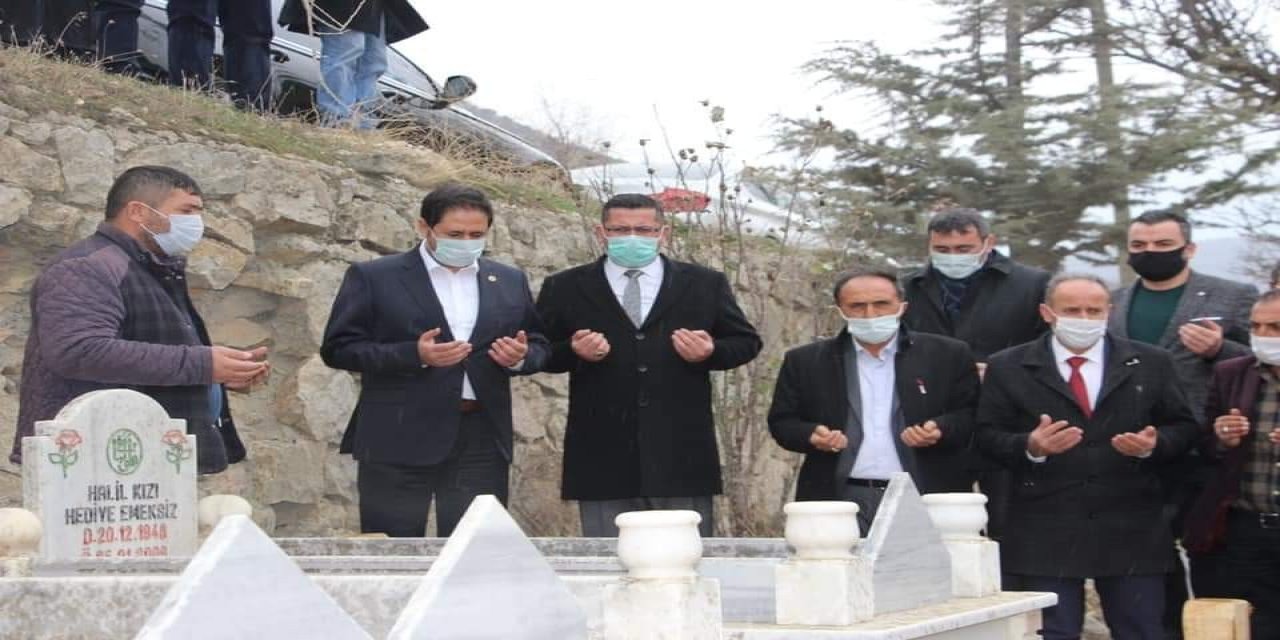 Koronadan Ölen Başkan, Mezarı Başında Anıldı
