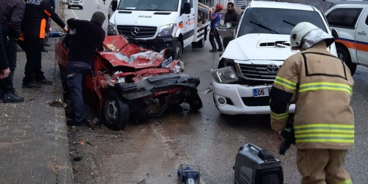 Tunceli-elazığ Karayolunda Trafik Kazası: 2 Ölü, 1 Yaralı