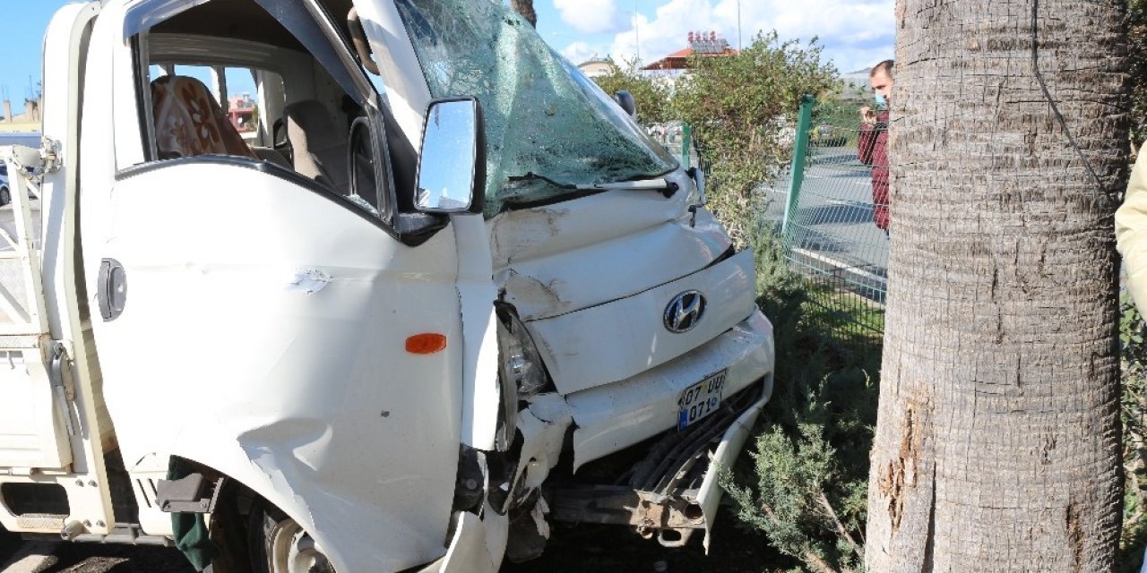Otomobilin Arkadan Çarptığı Kamyonetin Sürücüsü Hayatını Kaybetti