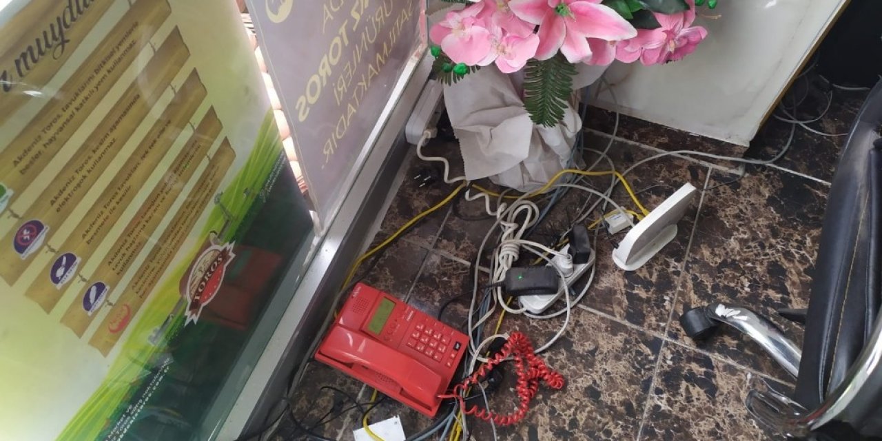 Hırsızlar Et Ve Tulum Peyniri Çaldı, Yakalanmamak İçin Kayıt Cihazını Da Götürdü