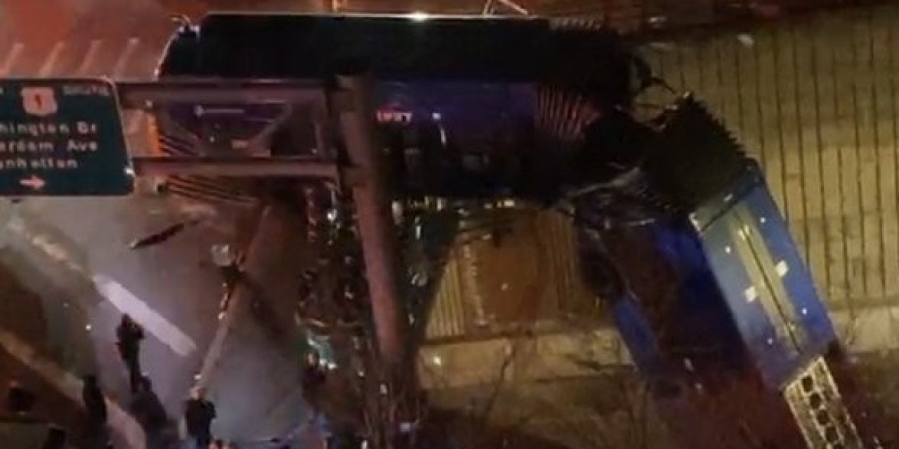 Abd’de Otobüs Köprüden Sarktı: 8 Yaralı