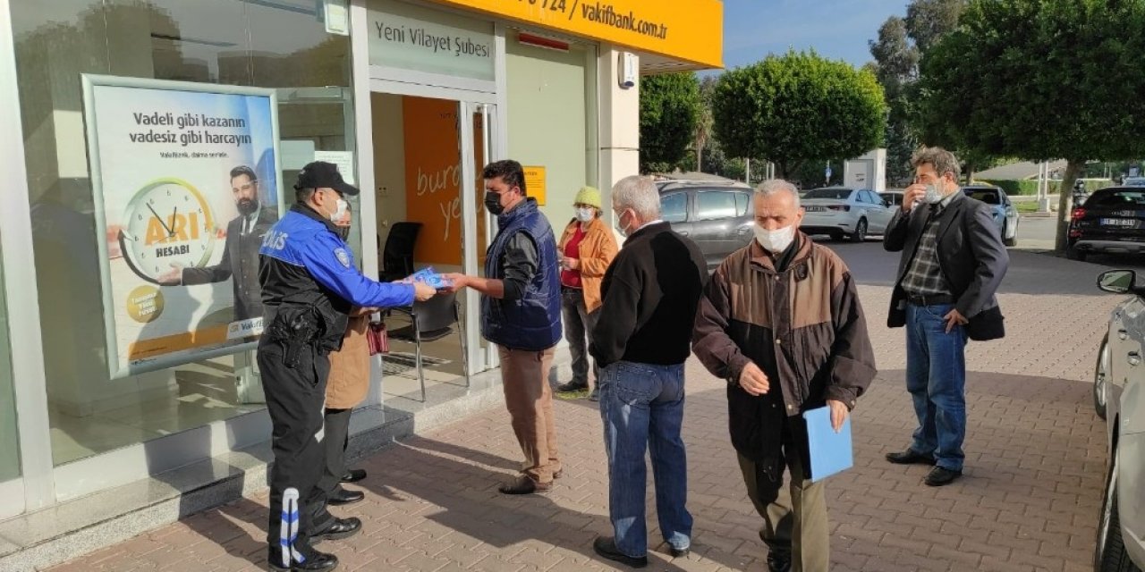 Polis Korona Aşısı Dolandırıcılığına Karşı Uyardı