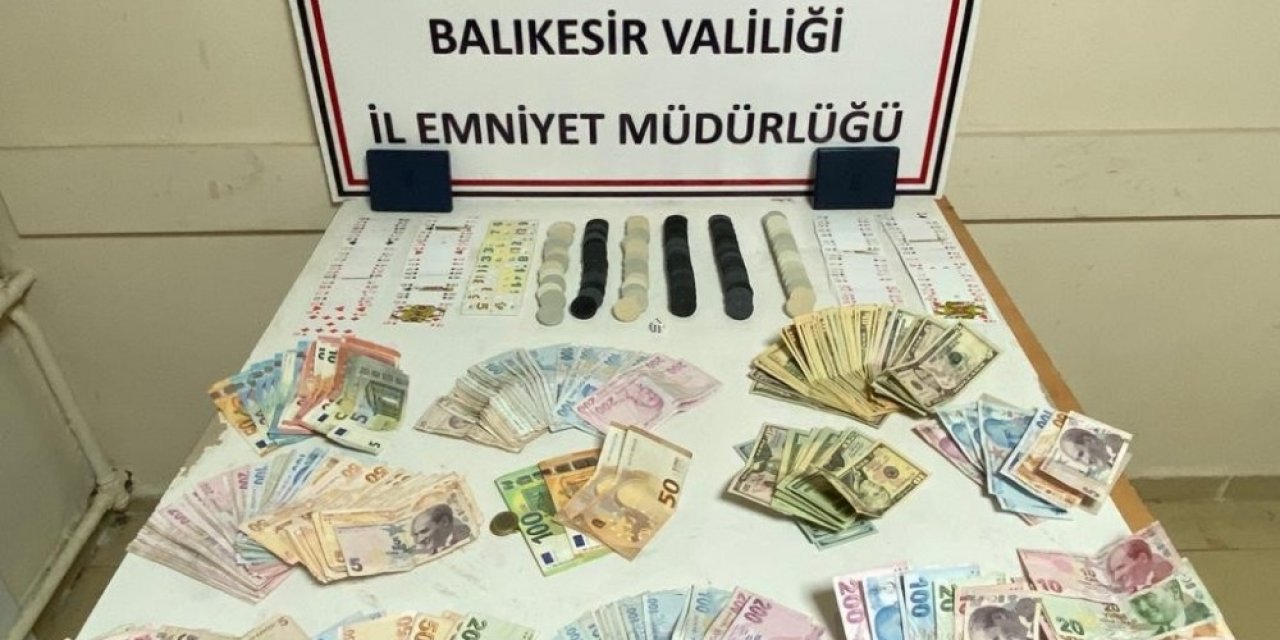 Sındırgı’da Kumar Oynarken Yakalananlardan 2’si Tutuklandı