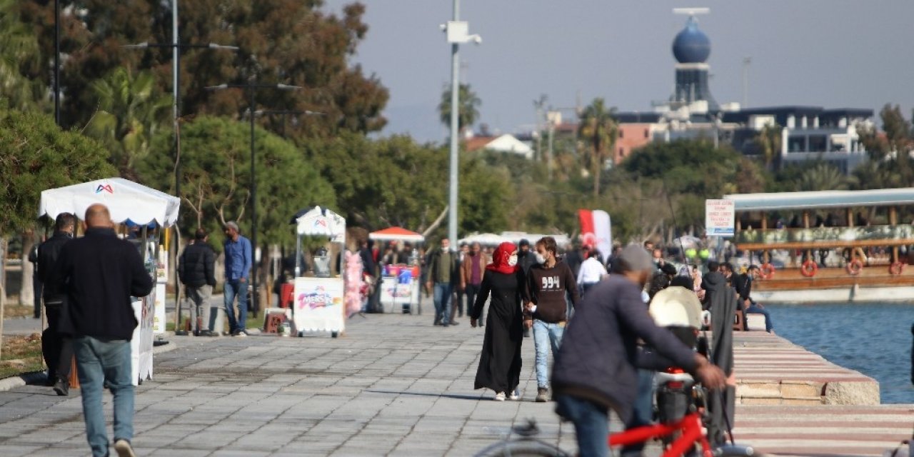 Güneşi Gören Mersinliler, Sahile Akın Etti