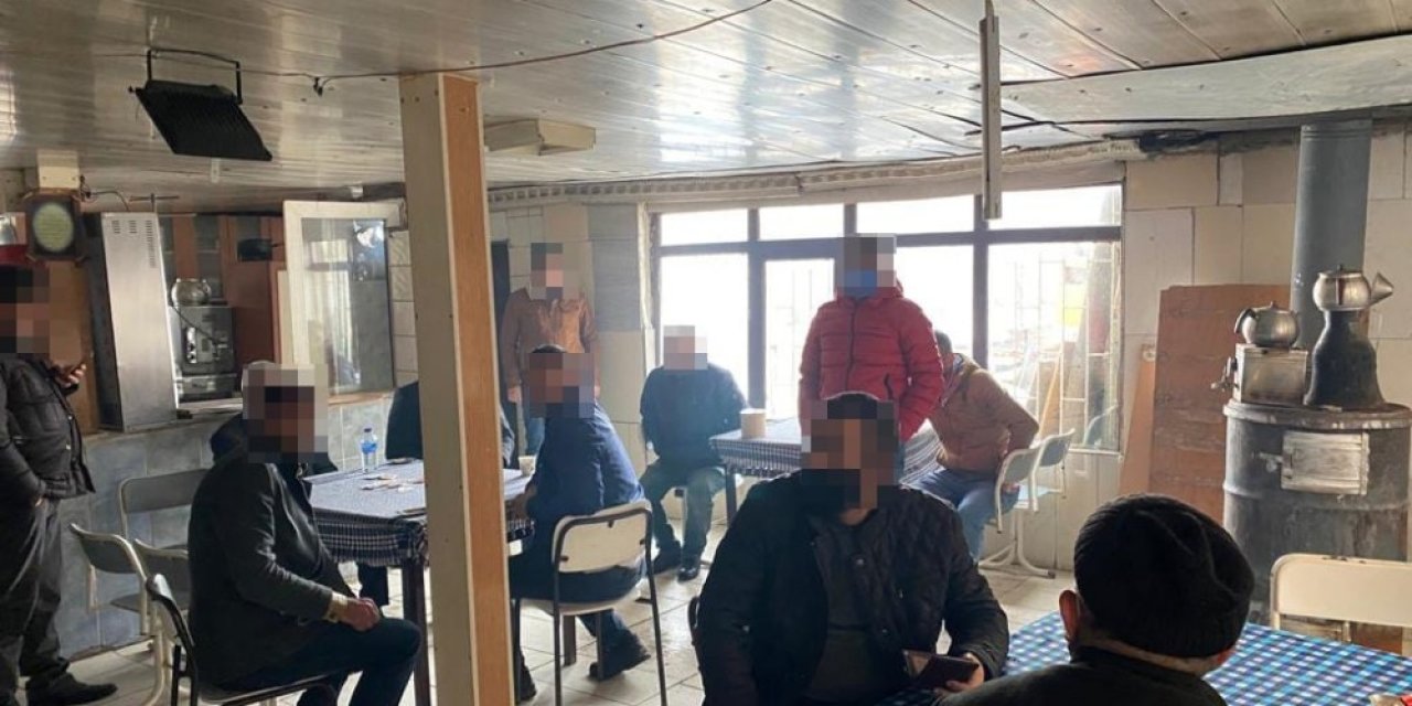 Jandarma’dan Ruhsatsız Kahvehaneye Kumar Baskını
