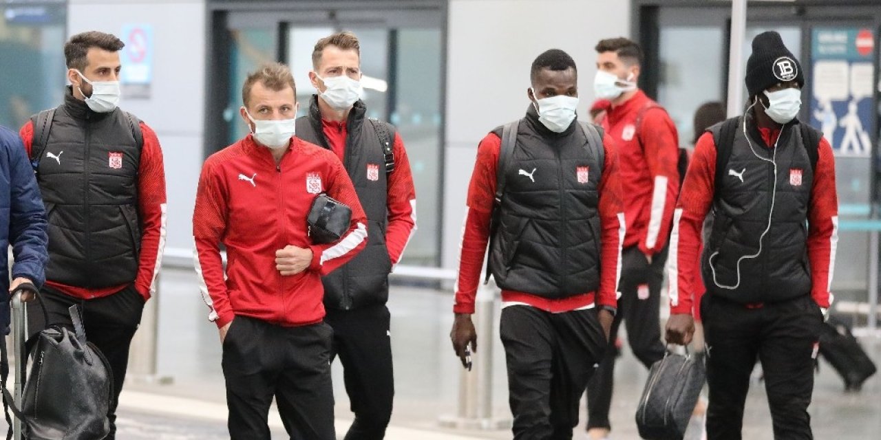 Sivasspor, İstanbul’a Ulaştı