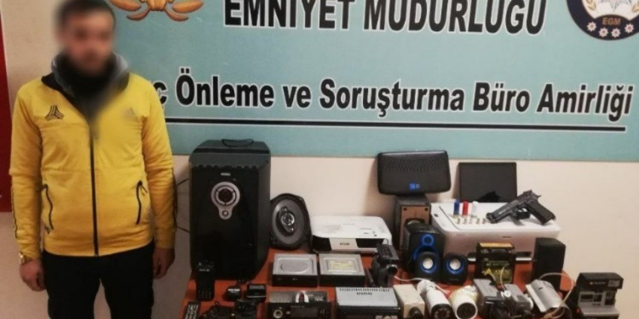 Polisin Şüphelendiği Evden Çok Sayıda Çalıntı Malzeme Ele Geçirildi