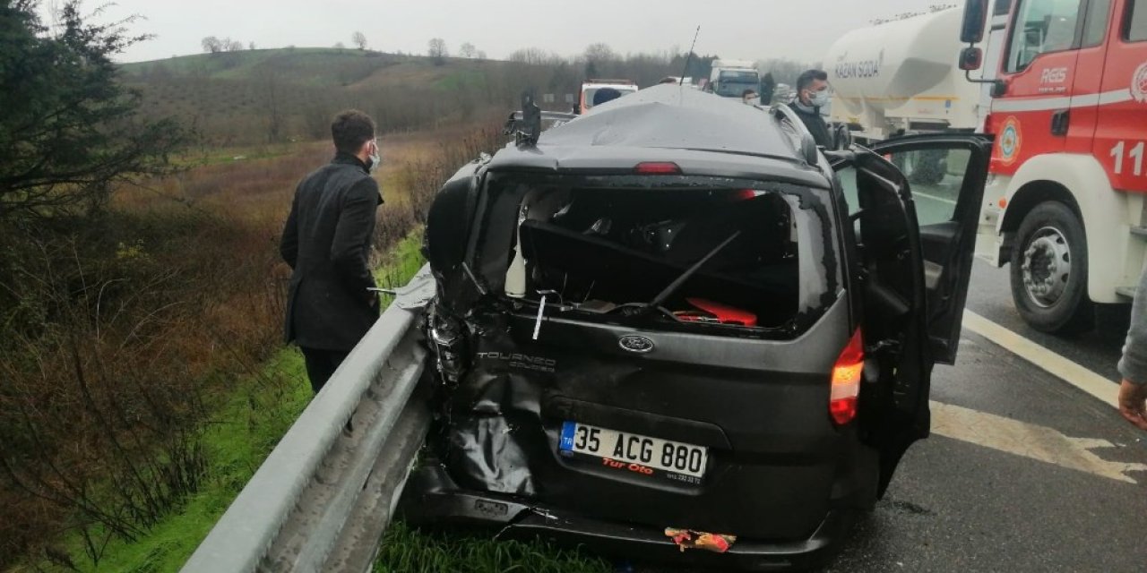 Tem Otoyolunda Zincirleme Kaza: 2 Yaralı