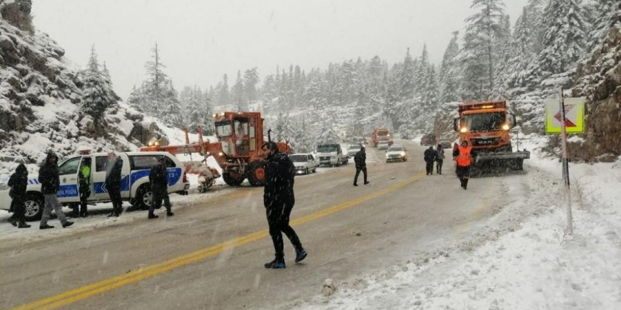 Antalya-konya Karayolunda Trafik Kazası: 2 Ölü, 5 Yaralı