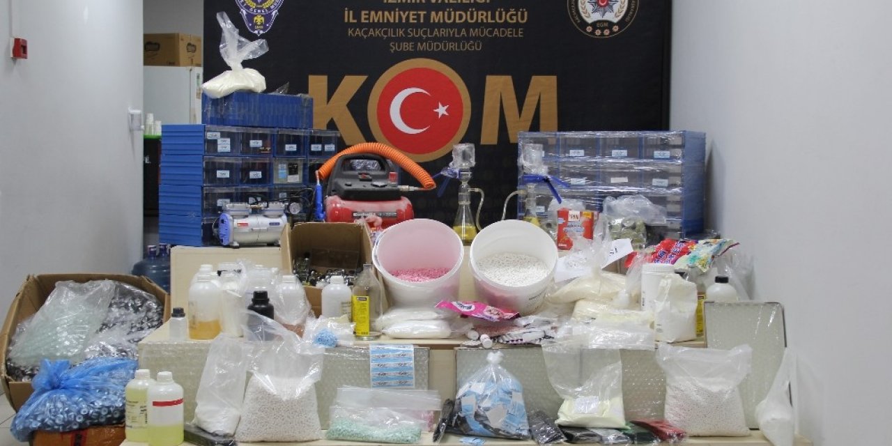 İzmir’de 10 Milyon Tl Değerinde Kaçak Vücut Geliştirme Hapları Ele Geçirildi