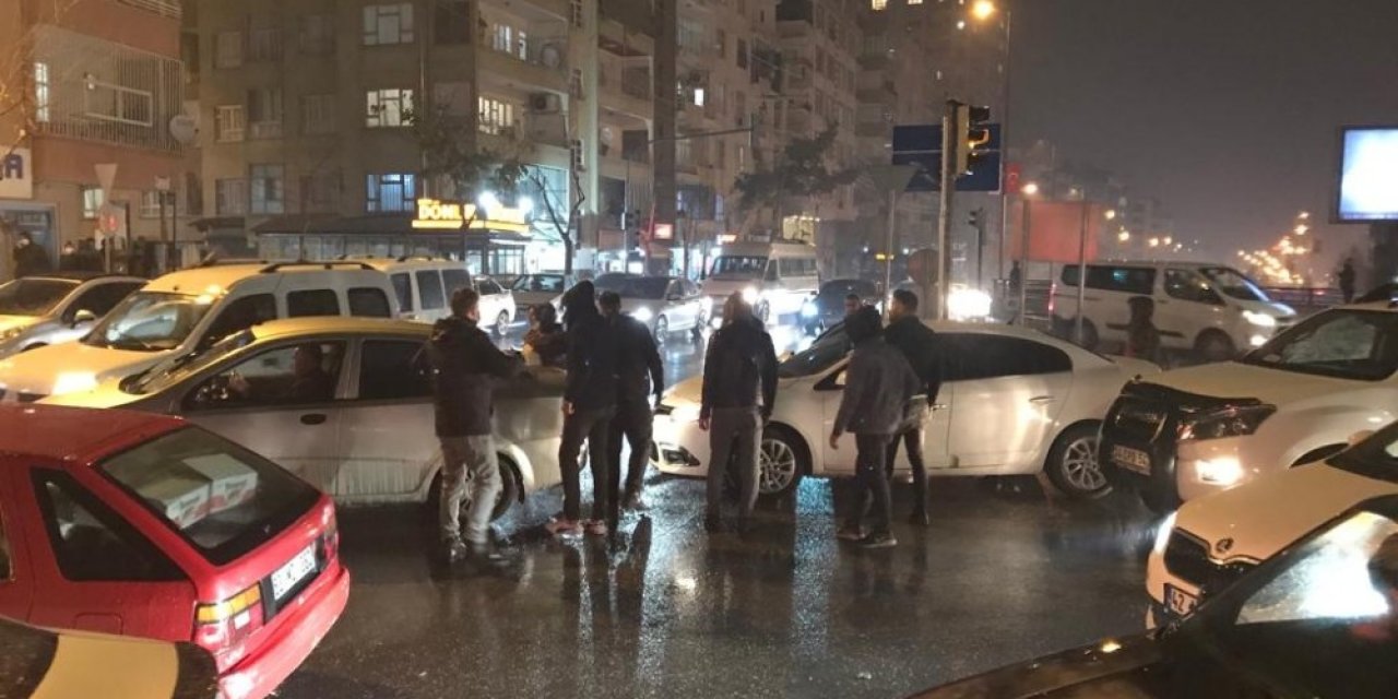 Kısıtlama Öncesi Trafikte Gerginlik, Sürücüler Sopaları Çıkarttı
