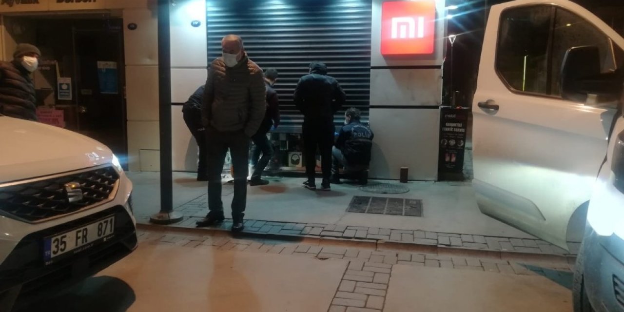 İzmir’de 13 Yaşındaki Çocuk 20 Bin Liralık Cep Telefonu Çaldı