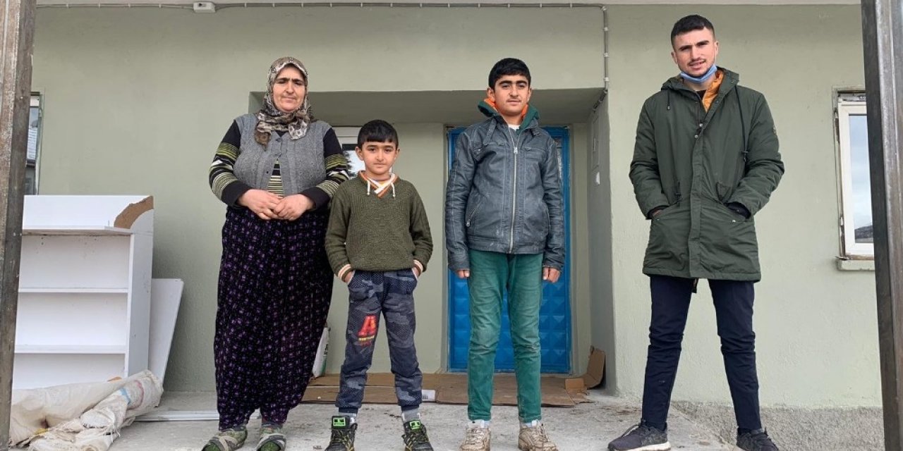 Evi Yanan Aileye Hayırseverler Sahip Çıktı