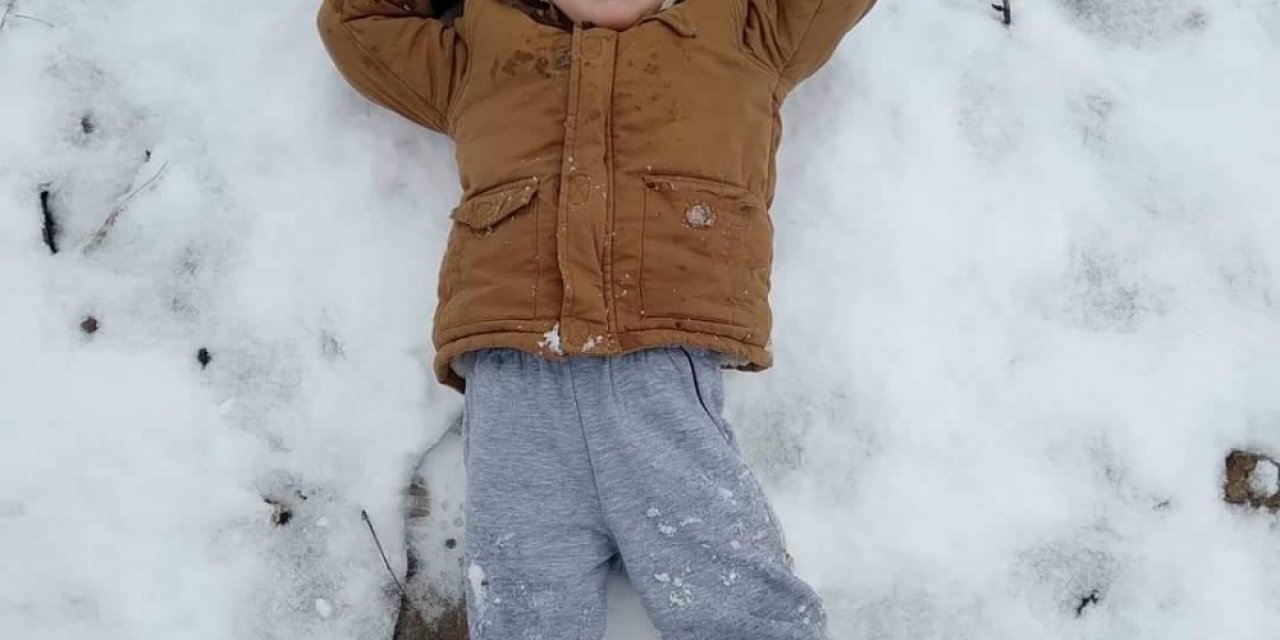 Kar Yağışı En Çok Çocukların Yüzünü Güldürdü
