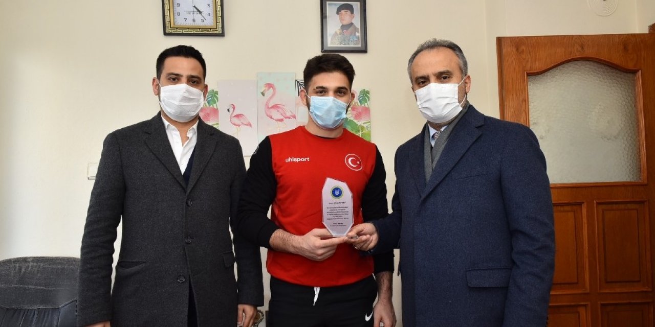 Milli Güreşçiye Moral Ziyareti