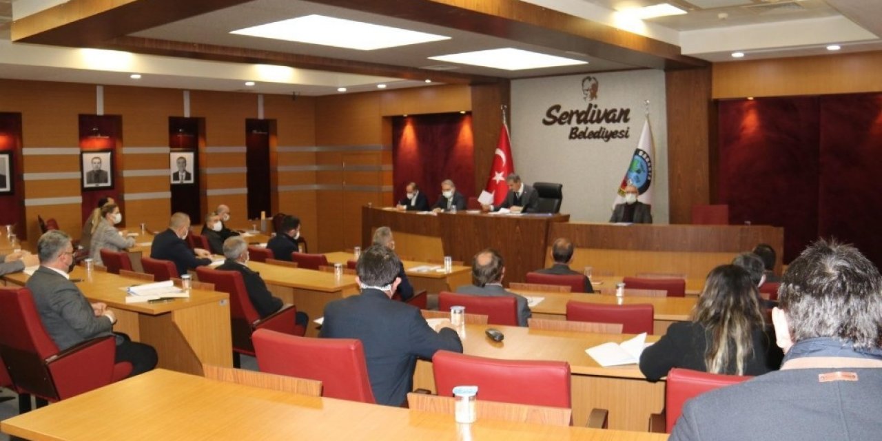 Serdivan’da 16 Binden Fazla Erzak Kolisi İle 2 Milyondan Fazla Maske Dağıtıldı
