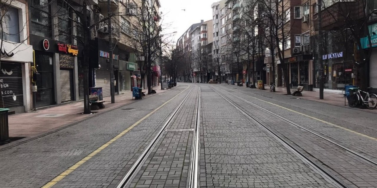 Soğuk Hava Ve Kısıtlamalar Caddeleri Sessizliğe Bürüdü