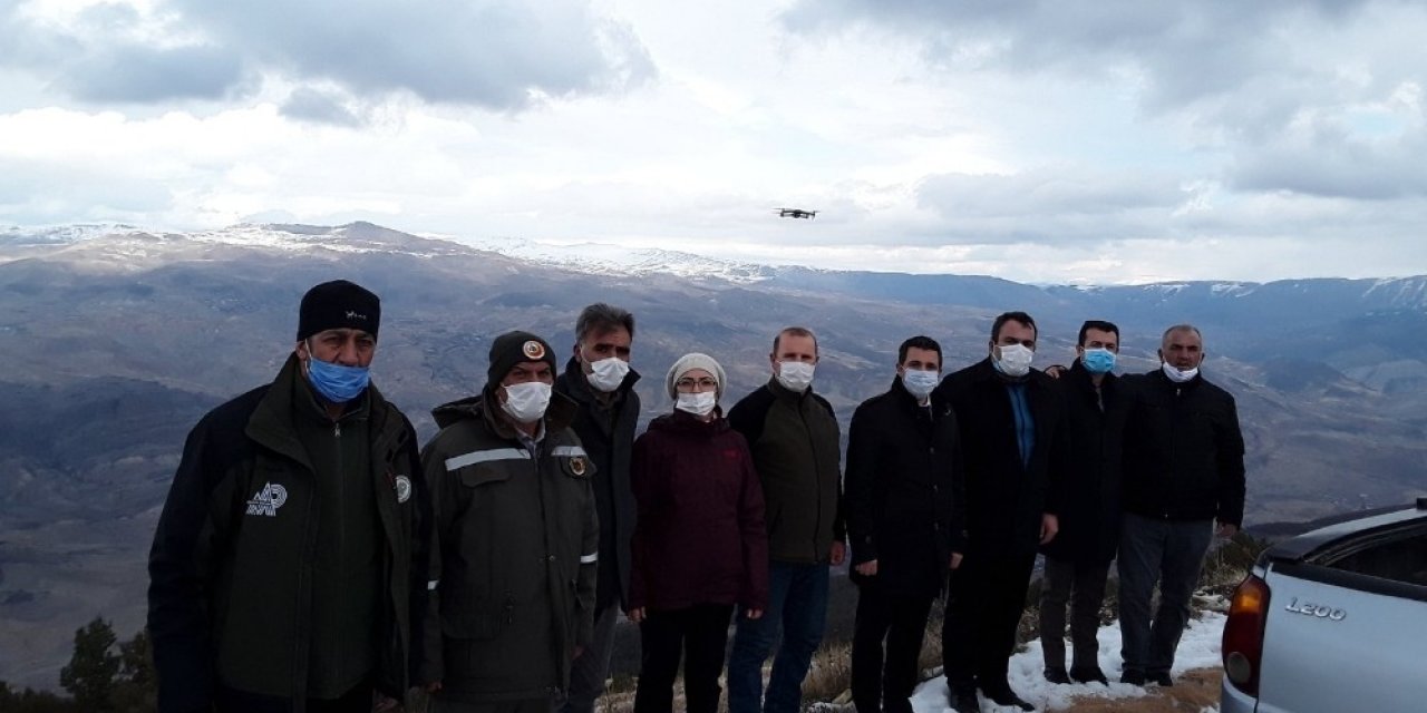 Olur’da Yaban Hayatı Koruma Amaçlı Doğaya Yem Ve Ot Bıraktılar