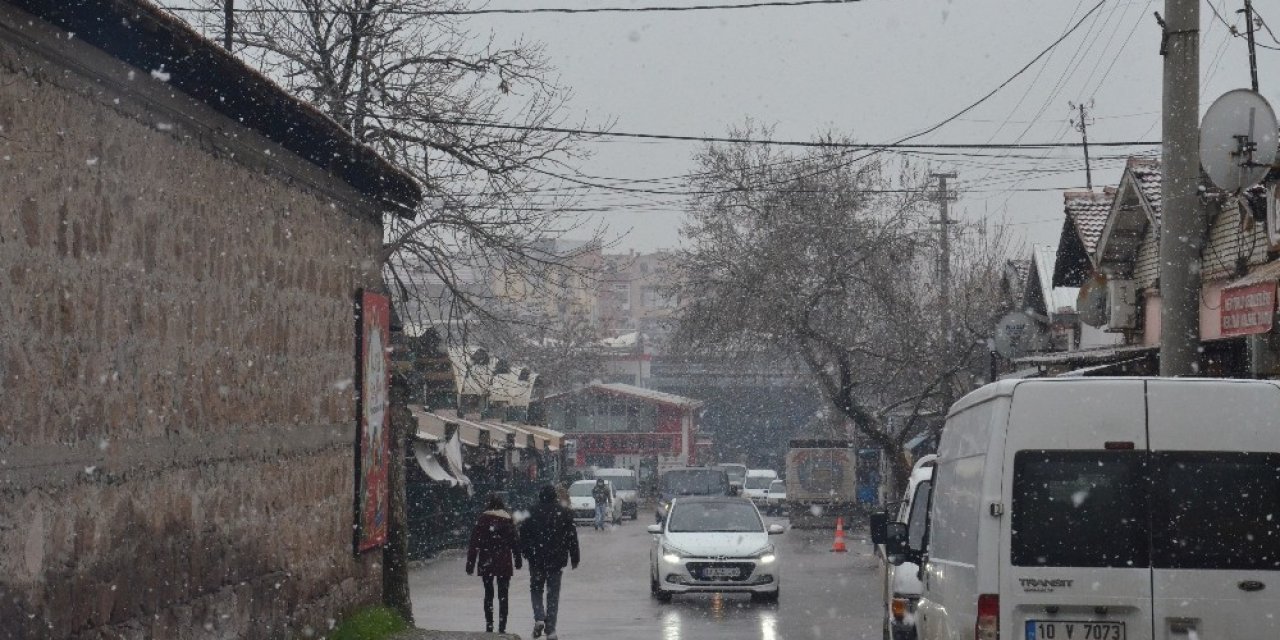 Kar Yıllar Sonra Balıkesir’e Uğrad