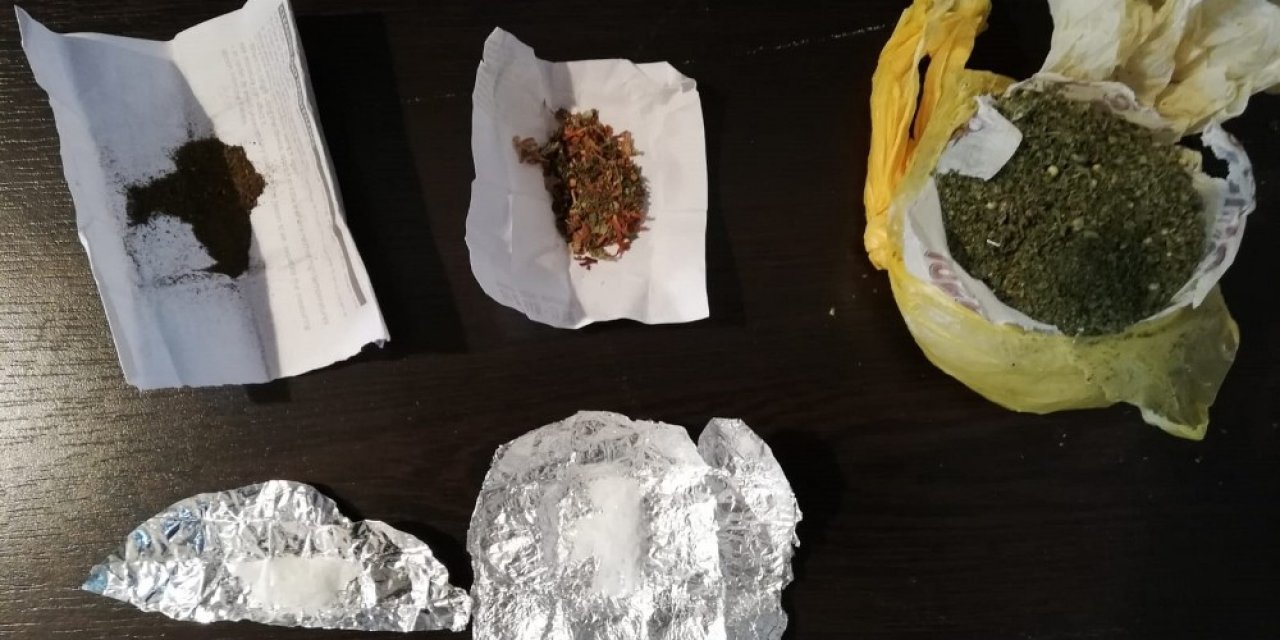 Hatay’da Otomobilin Tavanından Uyuşturucu Çıktı