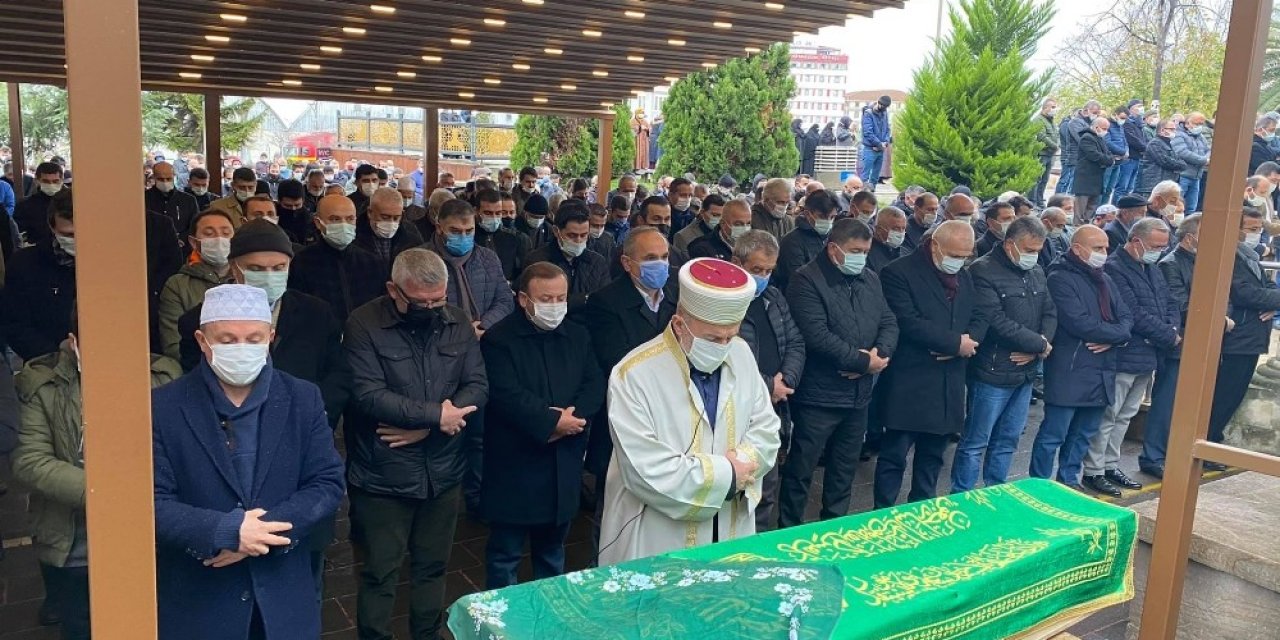 Dekan Annesini Toprağa Verdi