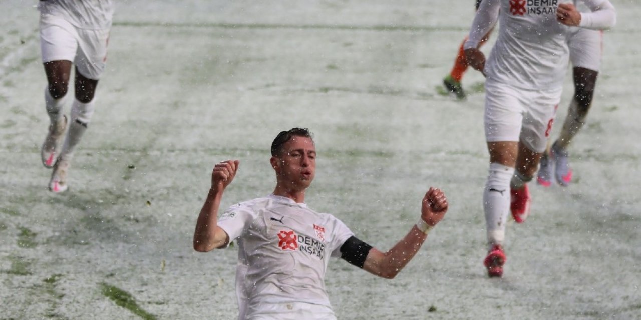 Hakan Arslan Ligdeki 5. Golünü Attı