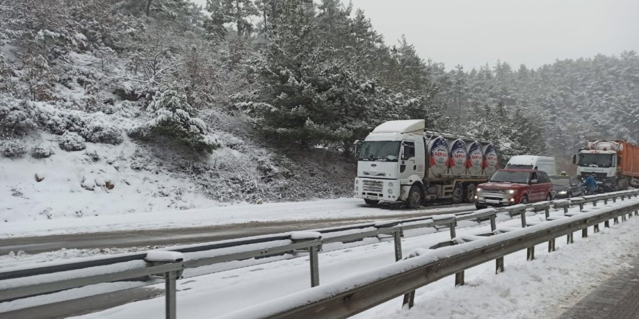 Balıkesir’de Karla Mücadele Çalışmaları Sürüyor