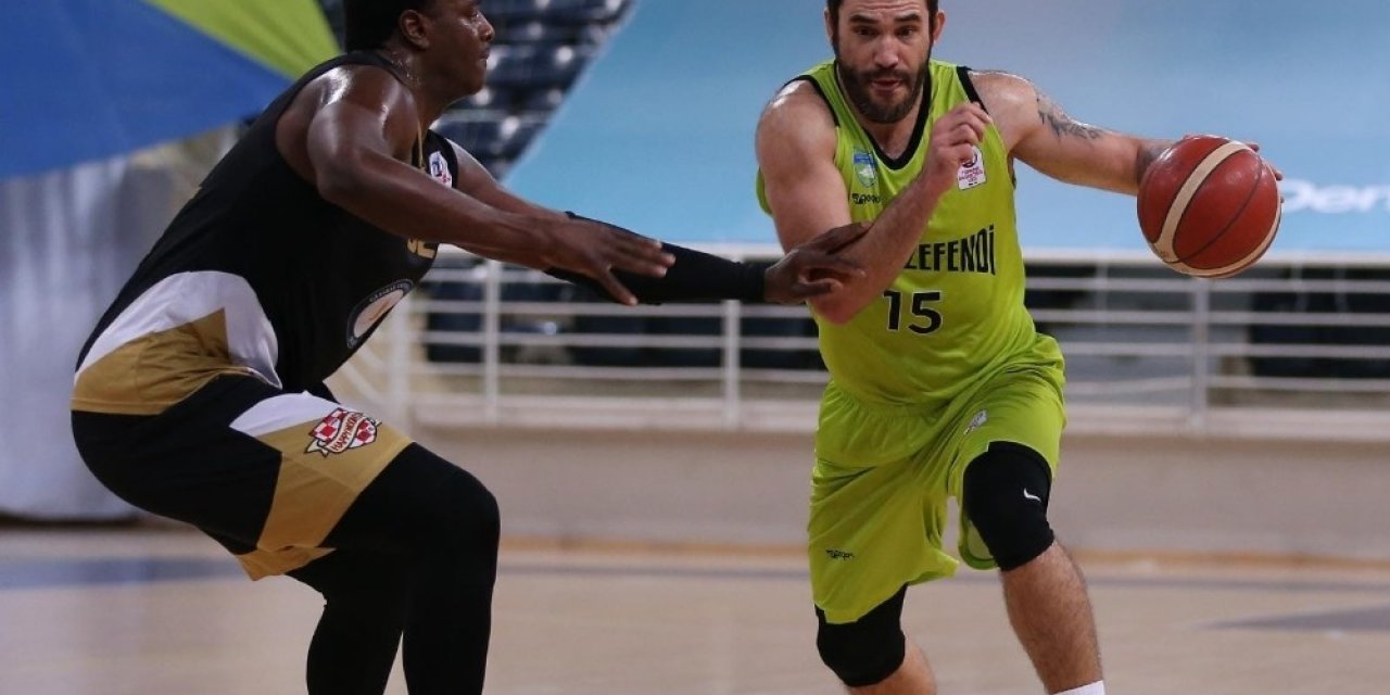 4 Oyuncusu Covid Olan Merkezefendi Basket Evinde Yıkıldı