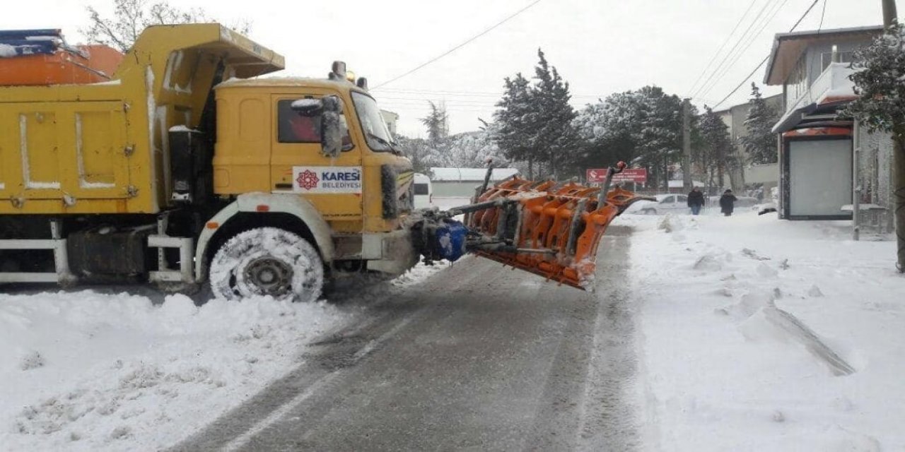 Balıkesir’de Kar Yağışı Nedeniyle 225 Kırsal Mahalle Yolu Kapandı