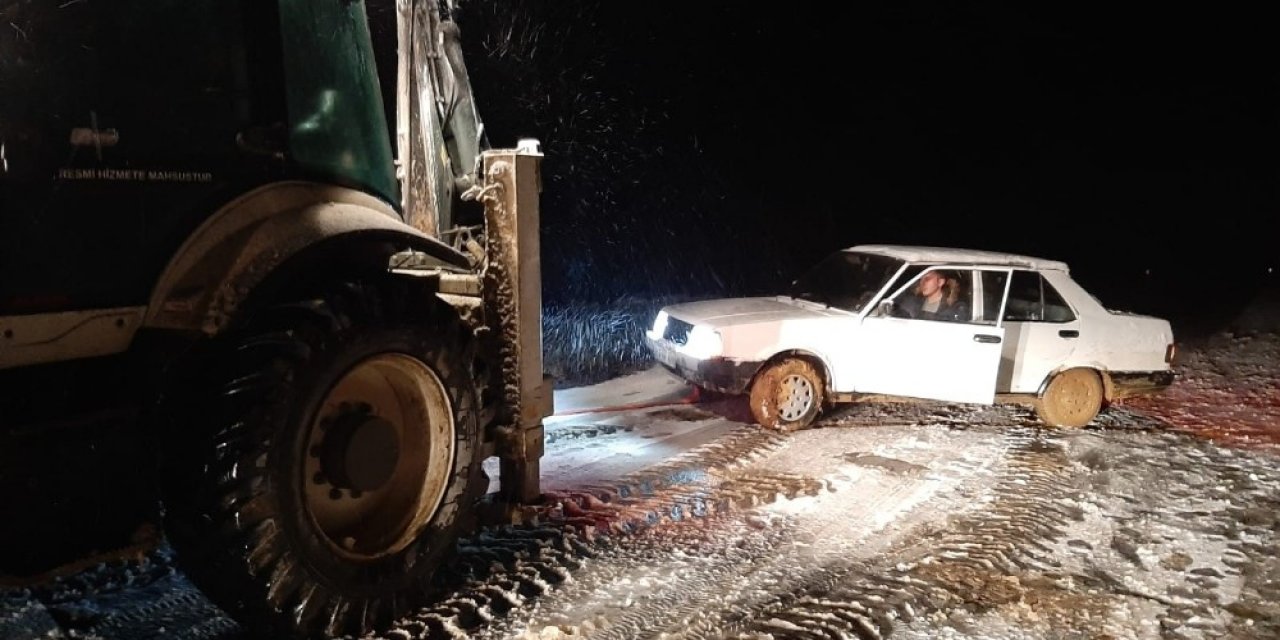 Tekirdağ’da Karlı Yolda Sürücülerin Zor Anları