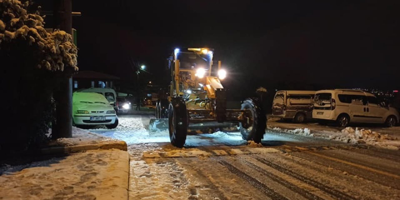 Biga Belediyesi Ekiplerinin Kar Mesaisi