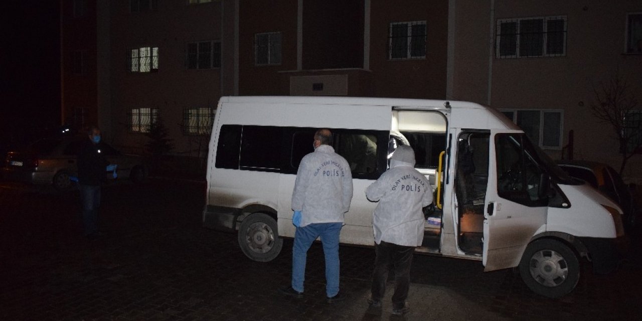 Önce Eşini Sonra Kendini Bıçaklamış