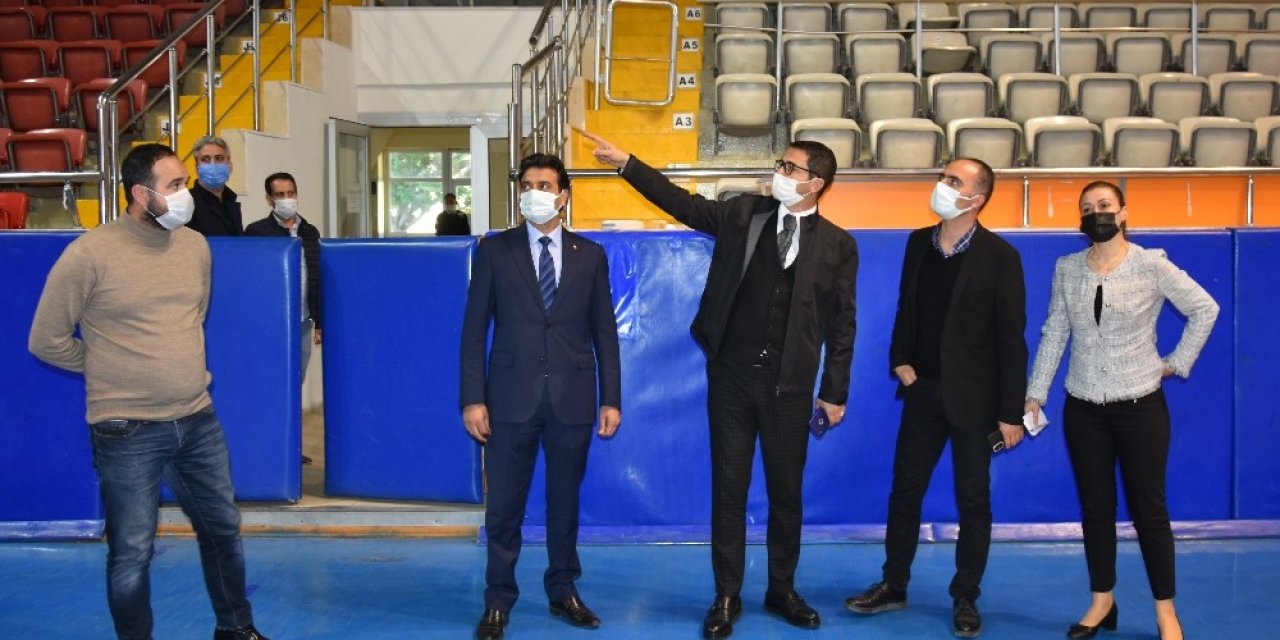 Demir, Tarsus’taki Spor Tesislerinde İncelemelerde Bulundu