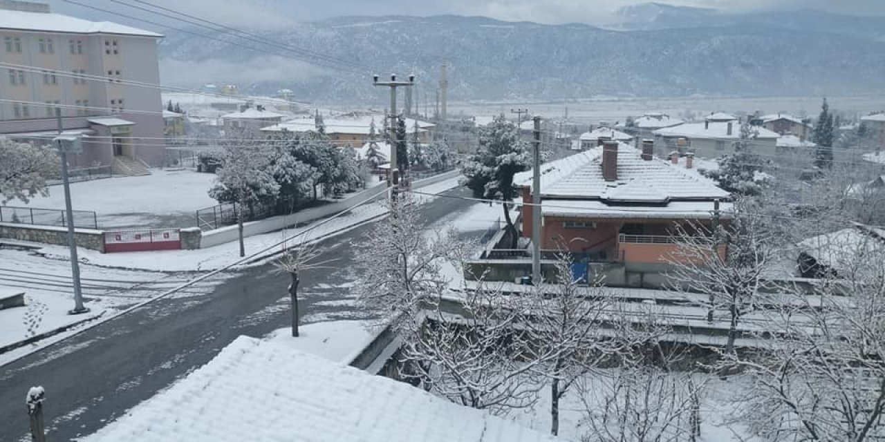 Kargı Güne Karla Uyandı